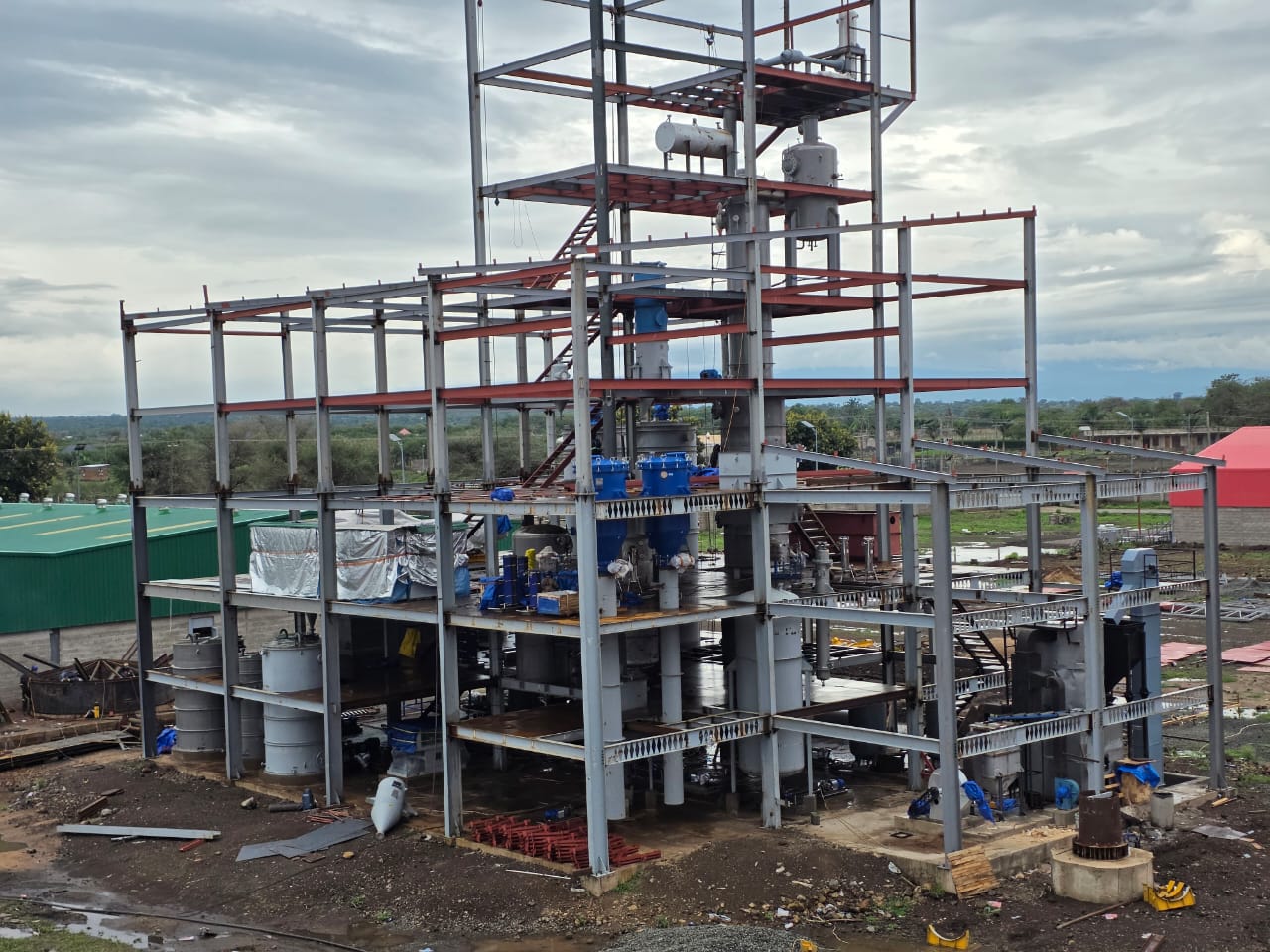 Industrial process plant within a steel structure